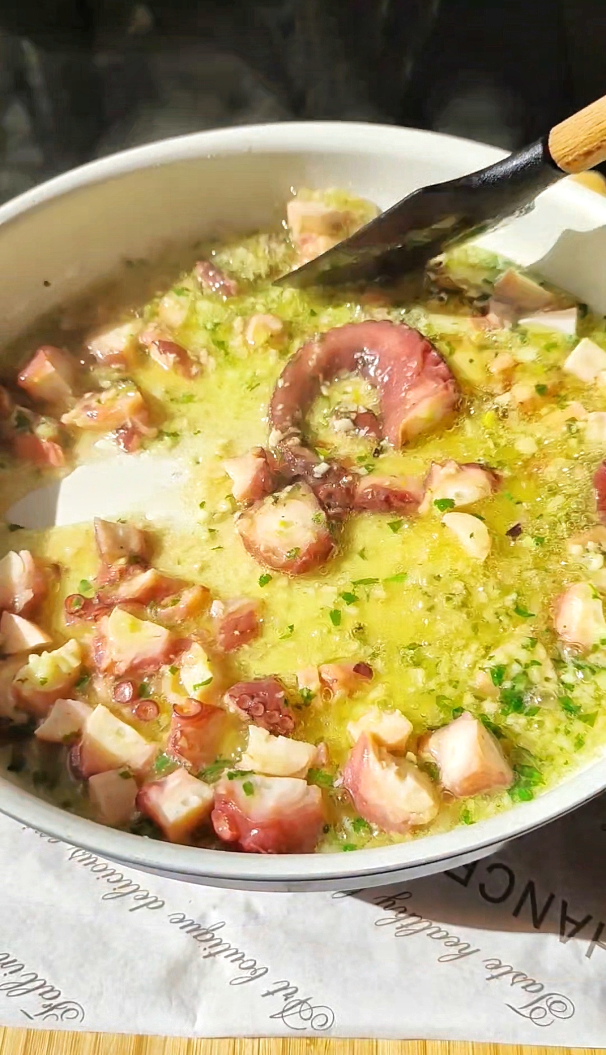 Sofreír pulpo para arroz